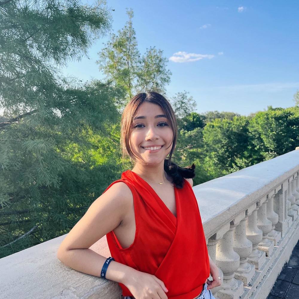 Meet your Posher, Itzel